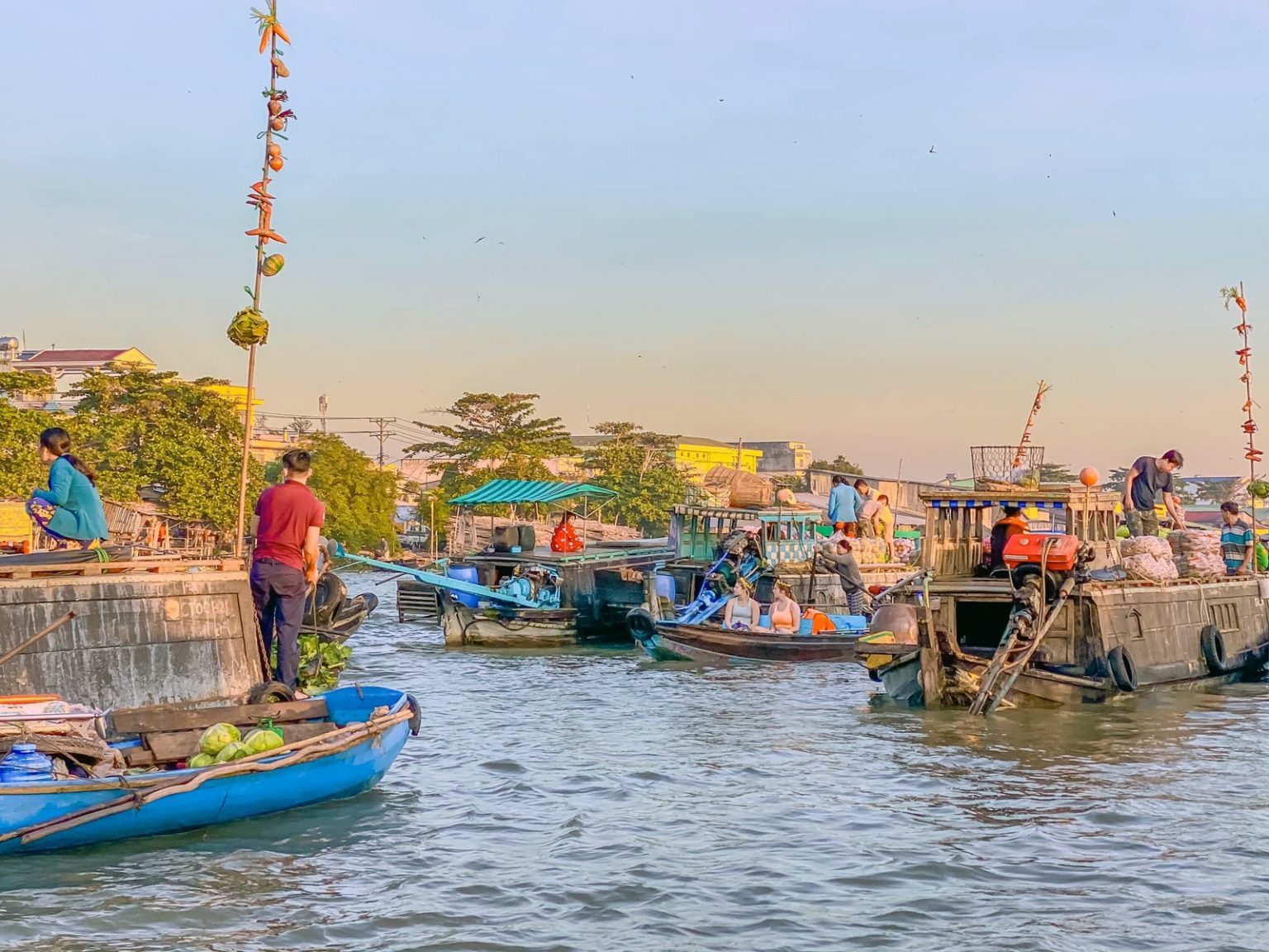 Du lịch tháng 9 tham quan chợ nổi miền Tây
