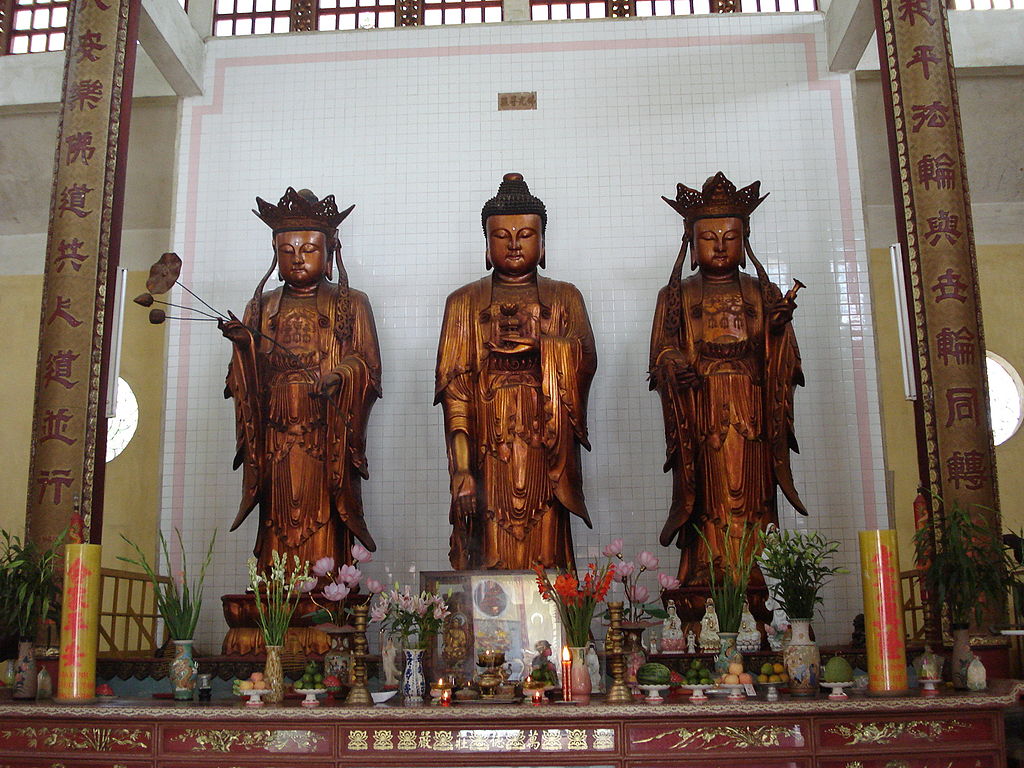 Không gian bên trong Chùa Thiên Vương Cổ Sát