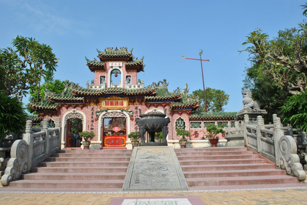 Tông đỏ chủ đạo của hội quán. Ảnh: Đô thị cổ Hội An.