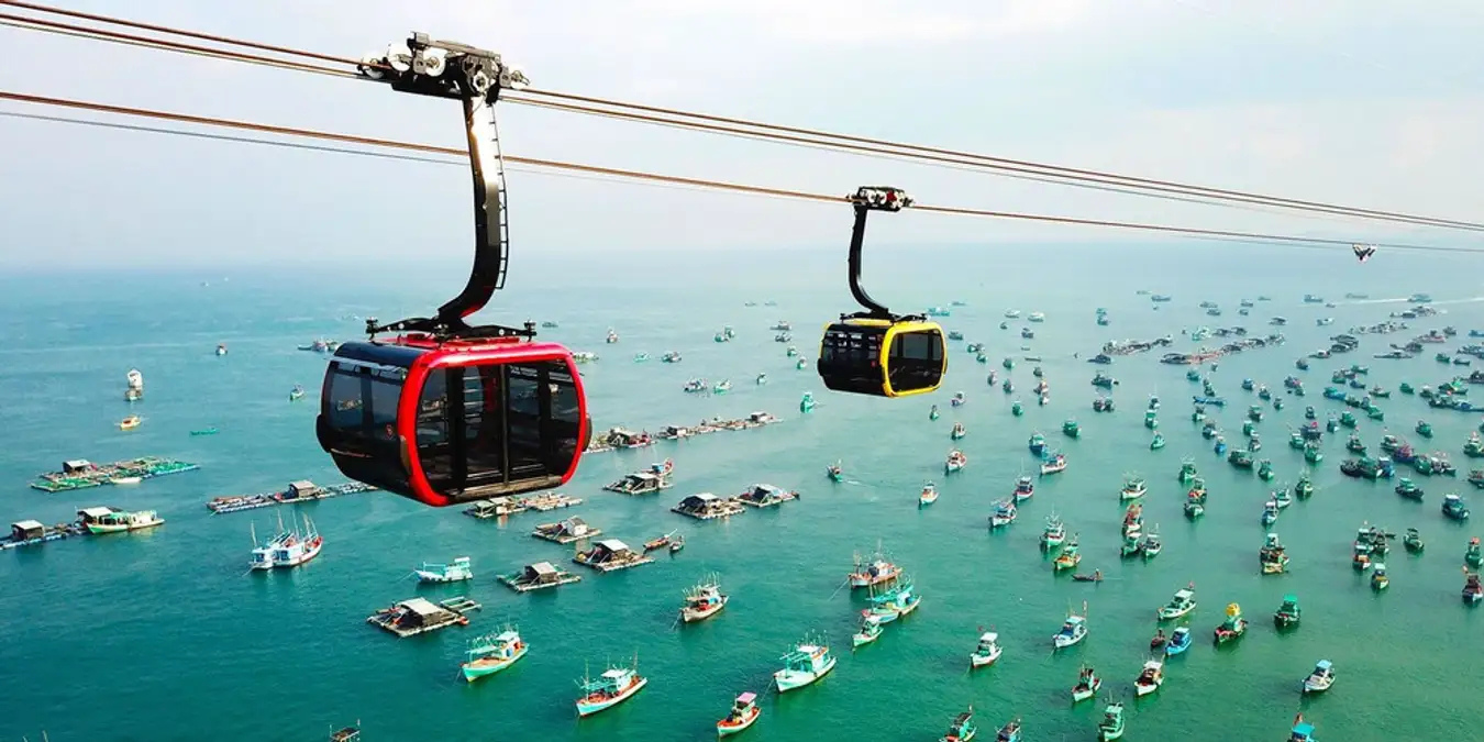 Khung cảnh từ cáp treo trong tour Tết Phú Quốc