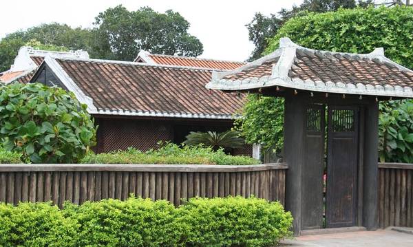 Trường Dục Thanh nhìn từ phía bên ngoài.