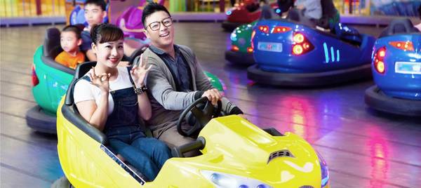 Trò chơi xe điện đụng thú vị tại Vinpearl Land