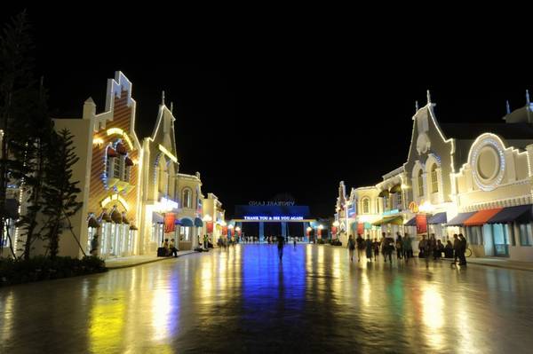 Phố ẩm thực Vinpearl Land về đêm