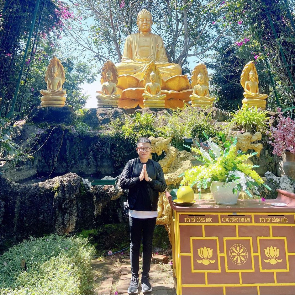Tượng Phật tại Chùa Linh Ẩn