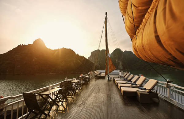 Trải nghiệm sang trọng trên du thuyền Paradise Cruises sau chuyến bay thủy phi cơ