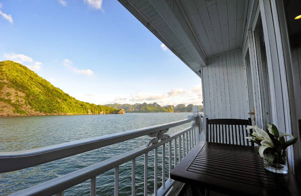 Du thuyền Paradise Cruise - một trong những du thuyền mang đẳng cấp quốc tế và sang trọng bậc nhất trên vịnh Hạ Long. Du thuyền Paradise Cruise - một trong những du thuyền mang đẳng cấp quốc tế và sang trọng bậc nhất trên vịnh Hạ Long.