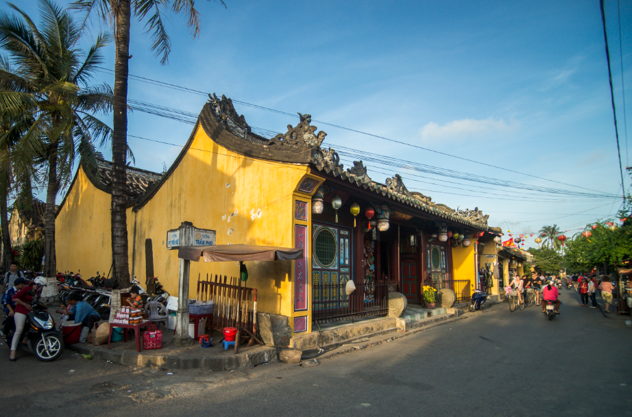 Du lịch Hội An sẽ lôi cuốn bạn bởi những công trình kiến trúc truyền thống.