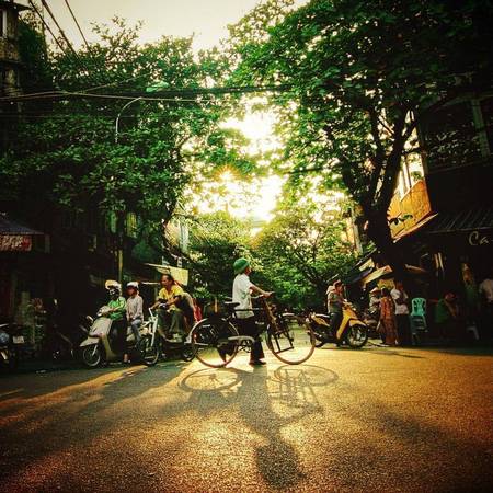 Trải nghiệm Hà Nội bình yên bên ly cà phê phố cổ mộc mạc
