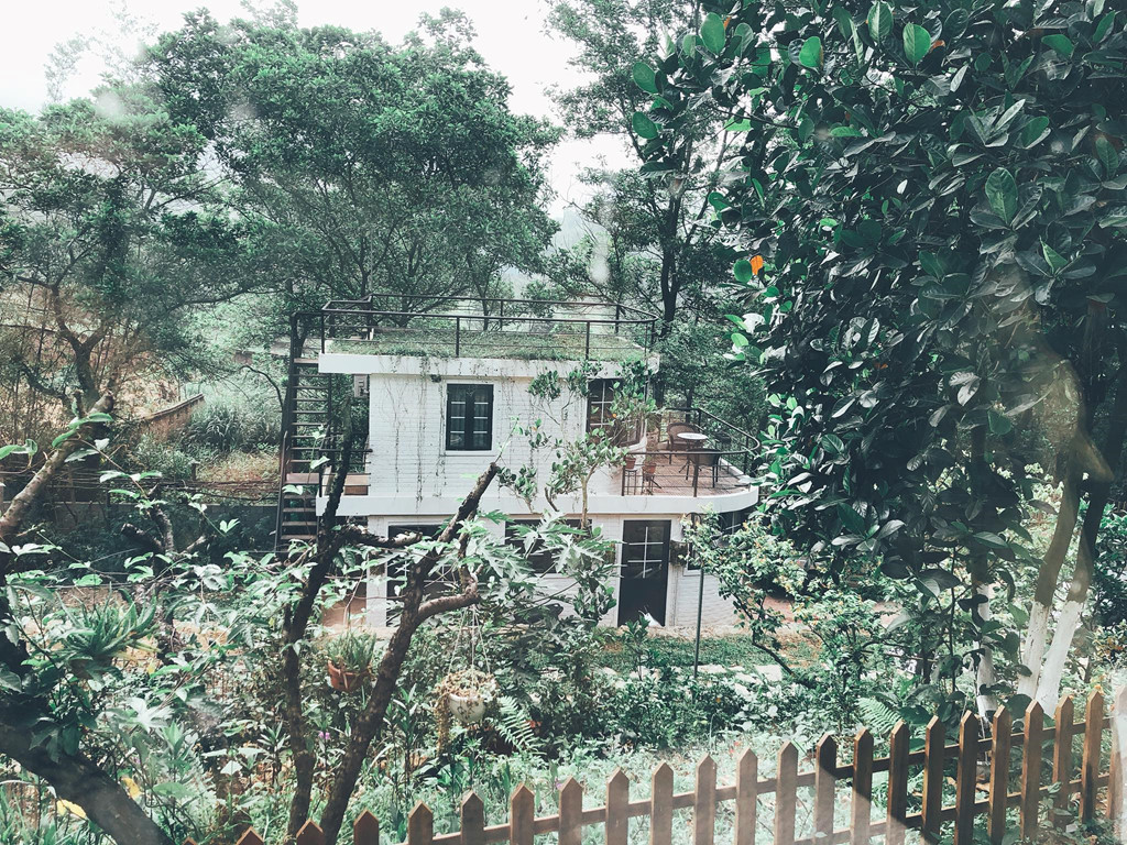 Nhà Trắng Khu Vườn tại Nhà bên rừng U Lesa