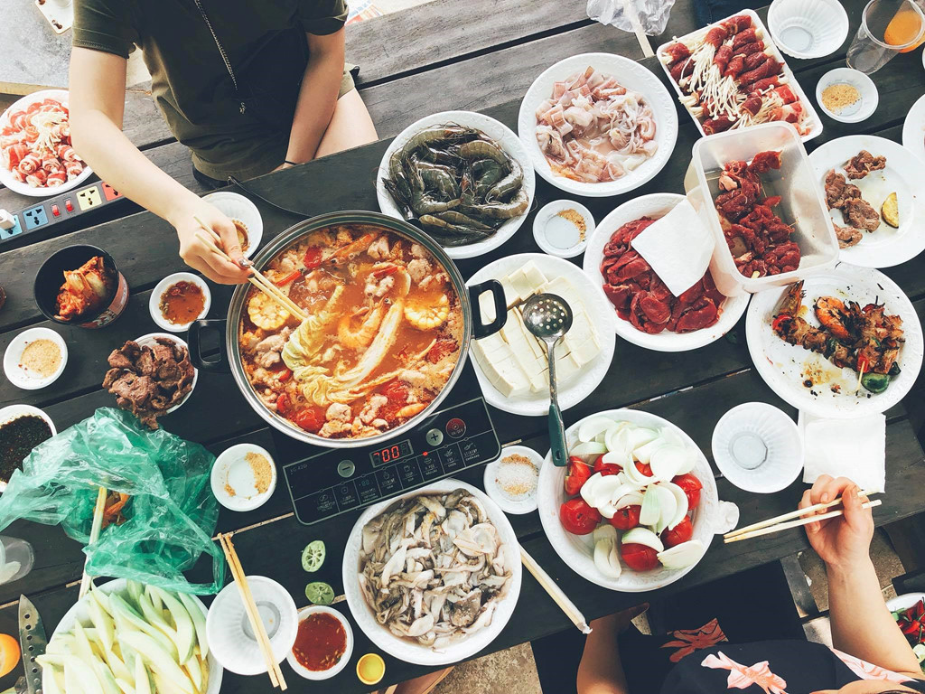 Trong hình là lẩu Thái du khách tự chuẩn bị, ngon và đầy đủ.