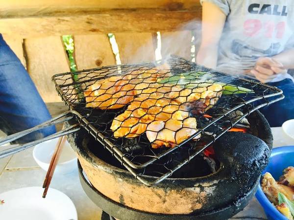 Gà nướng Thung Lũng Xanh với rượu dâu Đà Lạt