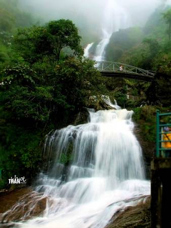 Thác Bạc khi du lịch Sapa