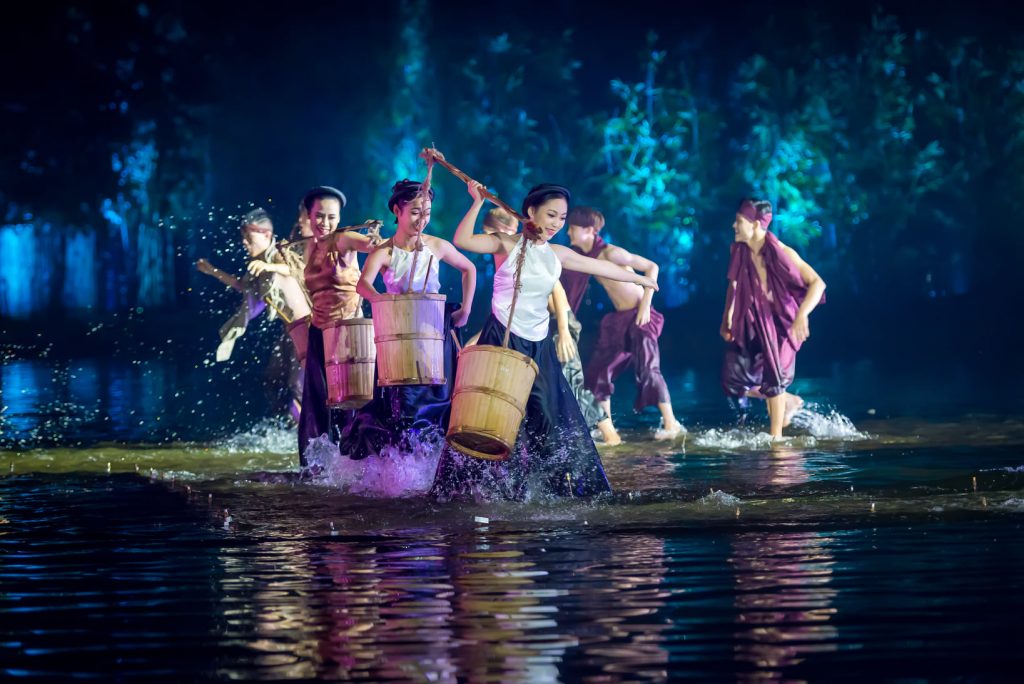 Tinh Hoa Bắc Bộ là show diễn thực cảnh đầu tiên tại Việt Nam