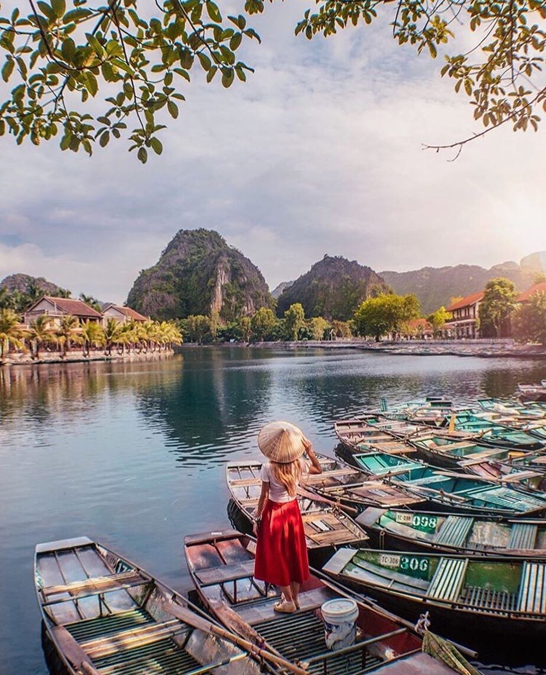 Thuyền dạo Tràng An Ninh Bình