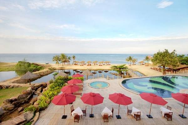 Bờ biển resort Long Beach Phú Quốc cho tuần trăng mật