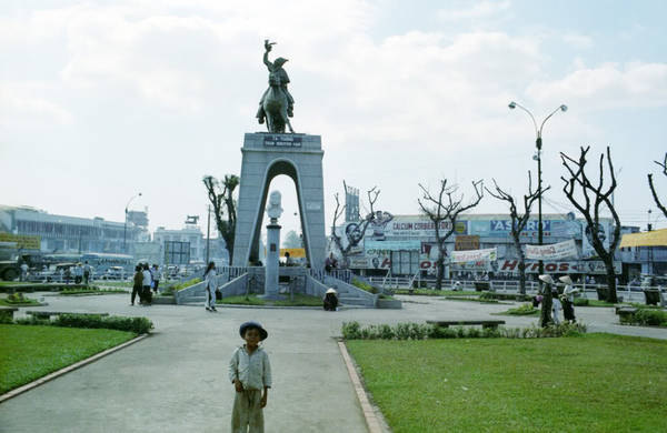 Tượng Trần Nguyên Hãn có mặt rất sớm ở Sài Gòn