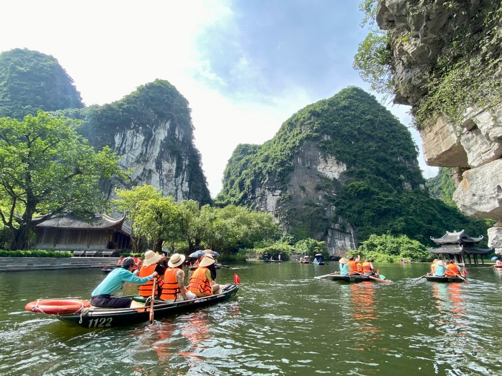 Tràng An trong tour miền Bắc 5N4Đ