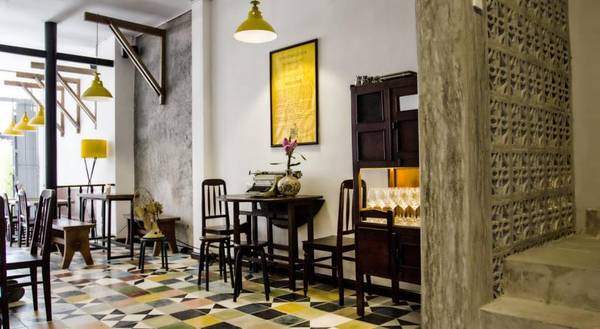 Khu vực nhà hàng bên dưới Tripwriter Hotel Bistro