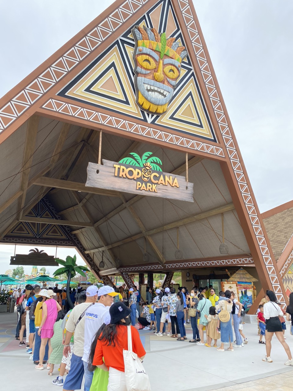 Cổng vào Tropicana Park Hồ Tràm