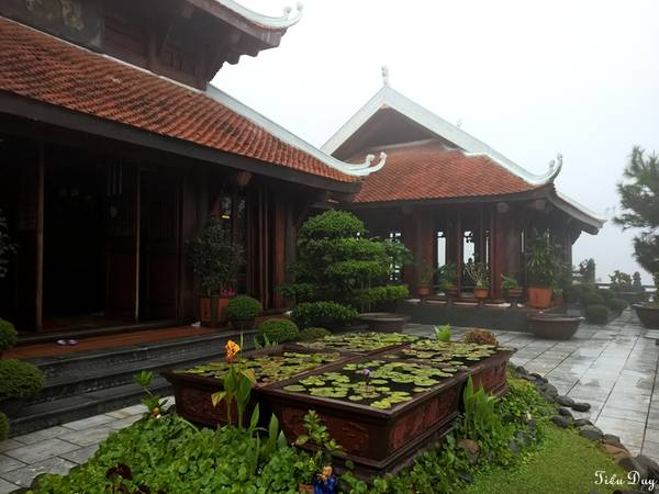 Không gian Trú Vũ Trà Quán được bài trí theo phong cách đơn giản tinh tế