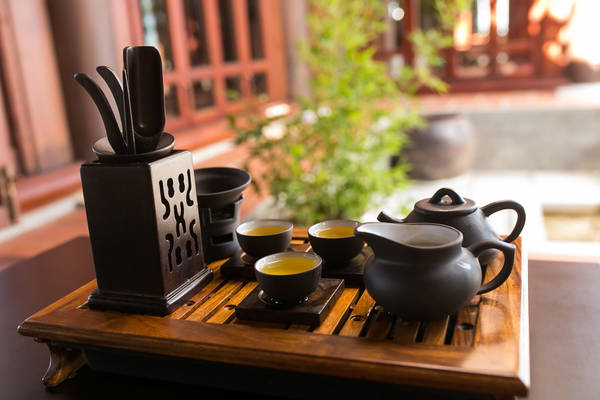 Menu trà tại Trú Vũ Trà Quán gồm trà cung đình Huế, trà Thái Nguyên
