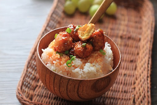 Món trứng cút rim mặn hoàn chỉnh