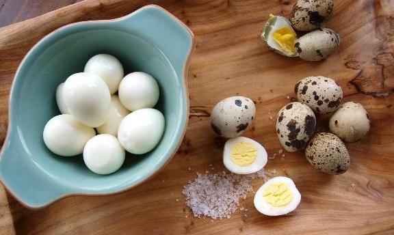 Trứng cút xào rau củ hoàn thiện