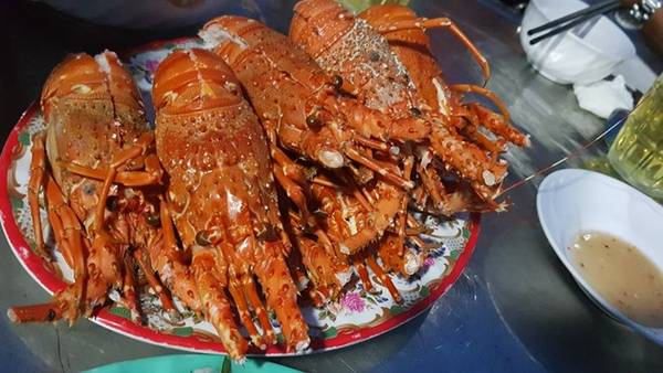 Món tôm hùm đặc sản tươi ngon của vùng biển Bình Ba