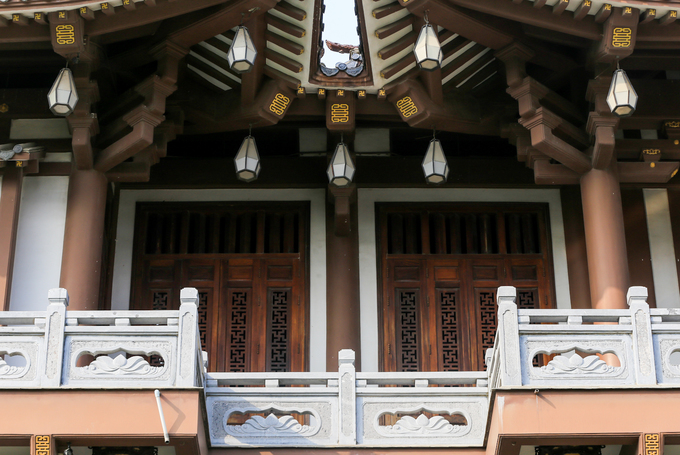 Tu viện Khánh An đèn lồng thắp sáng
