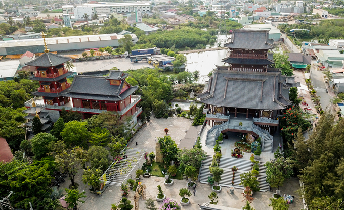 Tu viện Khánh An (phường An Phú Đông, quận 12, TP HCM) ban đầu là ngôi chùa nhỏ do Tổ sư Trí Hiền xây dựng năm 1905. Thời điểm ấy, một gia đình giàu có trong vùng đã hiến cho sư thầy 6 hecta đất để làm chùa. Chùa Khánh An khi ấy nhỏ nằm giữa hai làng An Lộc Đông và Hanh Phú (sau này là An Phú Đông) từng là nơi tập hợp nhiều chiến sĩ yêu nước tham gia chống Pháp. Chùa nhiều lần bị thực dân Pháp đốt phá.