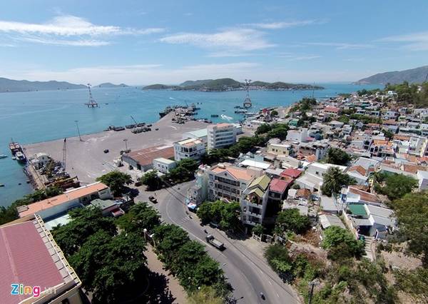 Đường ven biển chạy dọc vịnh Nha Trang xinh đẹp