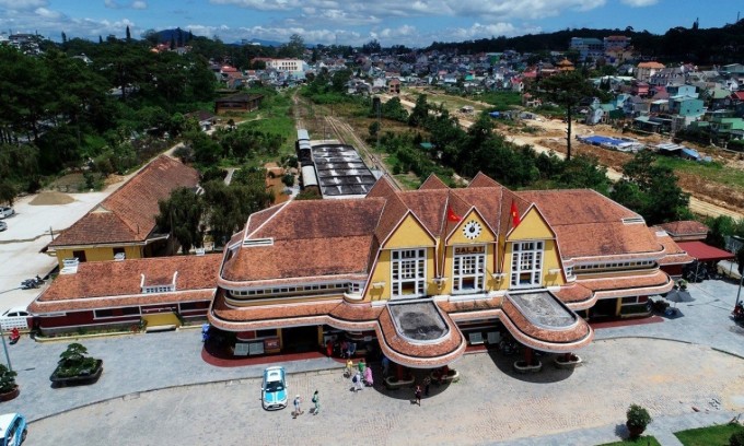 tuyen-duong-sat-da-lat-thap-cham-ivivu-1