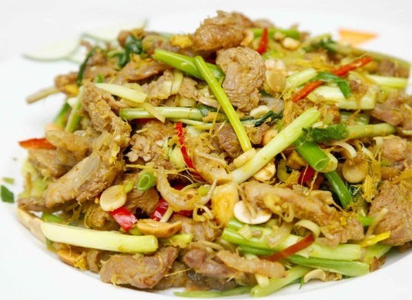 Món ức gà xào sả ớt hoàn chỉnh thơm ngon