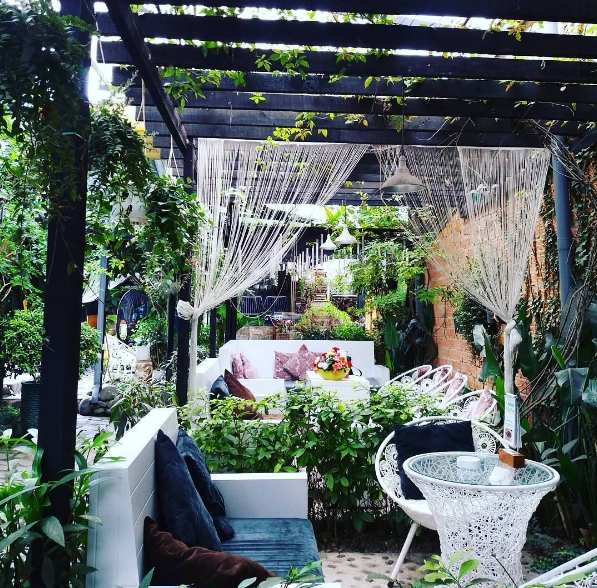F Coffee Shop quán cà phê Đà Lạt nhiều cây xanh