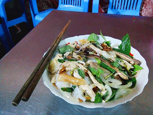 Bánh ướt lòng gà hấp dẫn nhiều du khách khi đến thăm Đà Lạt bởi vị lạ miệng. Ảnh: Phong Vinh