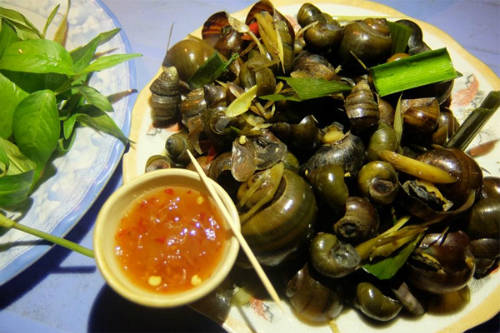 Ốc bươu xào quán bà Lẹ số 307 Lê Duẩn đậm đà, ngon miệng. Ảnh: Thiện Nguyễn.
