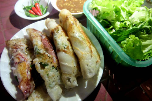 Bánh xèo mực ở 303 đường Lê Duẩn. Ảnh: Thiện Nguyễn.