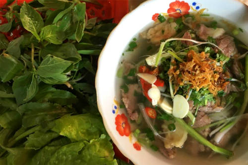 Nếu bạn xa nhà và nhớ phở thì hãy thử món phở theo "xì tai" Tuy Hoà khá ngon ở quán Ba Thọ, hẻm 56 Lê Lợi. Ảnh: Thiện Nguyễn.