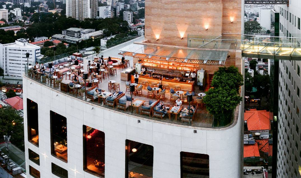 Bể bơi tầng 24 Hotel des Arts Saigon