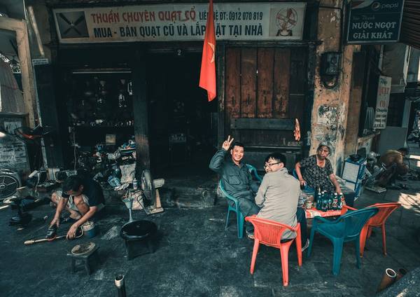 Góc trà đá mộc mạc tại phố Hàng Điếu