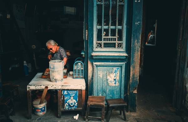 Cụ bà bán nước ở Ô Quan Chưởng