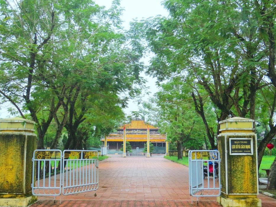 Kiến trúc Quốc Tử Giám xưa bên trong kinh thành Huế