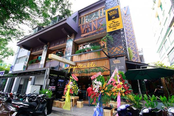 Vân's Unforgettable nhìn từ phía bên ngoài.