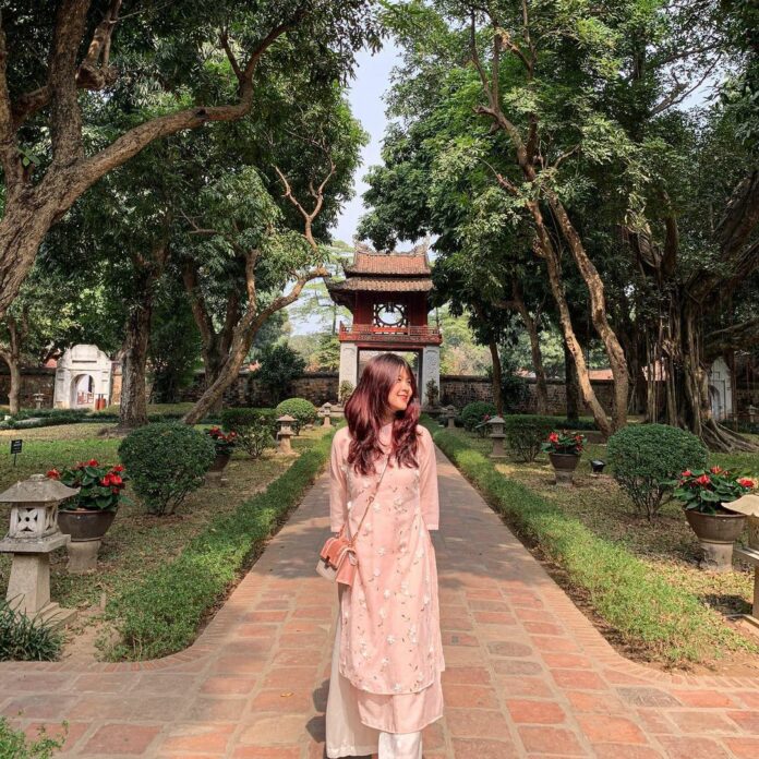 Du lịch Hà Nội check in Văn Miếu cổ kính