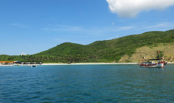 Bãi Che Nha Trang tinh khôi, đẹp rực rỡ