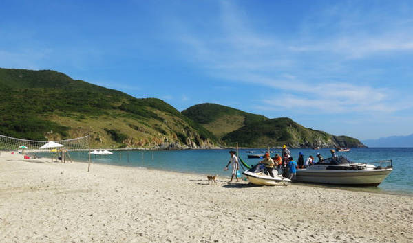 Lượng khách đến Bãi Che Nha Trang khá ít