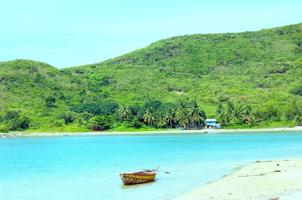 Sự kết hợp hài hòa giữa núi non và biển trời tại làng chài Bích Đầm Nha Trang