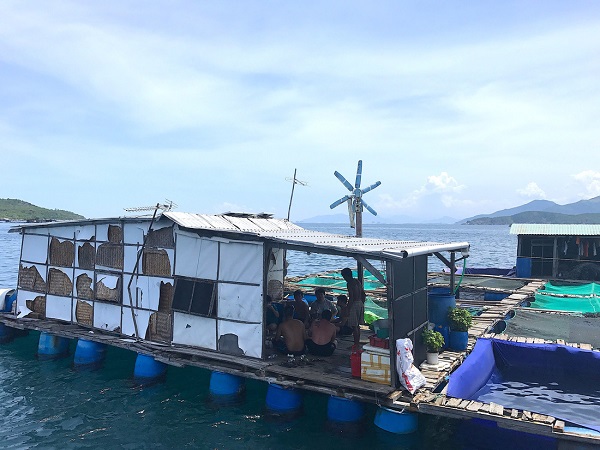 Hình ảnh ngư dân chất phác tại làng chài Bích Đầm Nha Trang