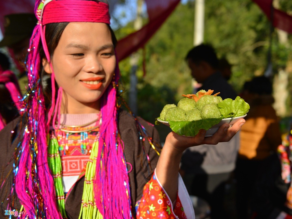 Du khách tham quan hoa sở Bình Liêu