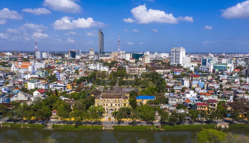 Cung An Định Huế tọa lạc bên bờ sông An Cựu, xưa thuộc phường Đệ Bát, thị xã Huế, nay là số 97 đường Phan Đình Phùng, thành phố Huế (tỉnh Thừa Thiên Huế). An Định là cung điện riêng của vua Khải Định từ khi là thái tử đến khi đăng quang, về sau vua Bảo Đại thừa kế và từng sống ở đây sau khi thoái vị.
